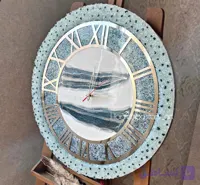 ساعت دیواری سفید مشکی خالدار با رگ آبی کریستال آبی