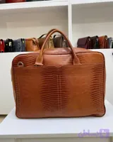 کیف اداری دوشی مردانه چرم اصل طرح لزار رنگ عسلی کد 0016