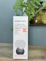 ضد آفتاب رنگی طبیعی برایت مکس SPF50 محافظت روزانه با ویتامین C و فرمول فاقد چربی