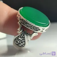 انگشتر نقره باسنگ عقیق سبز ذکر روی رکاب حدیث ولایت امیرمومنین ذکر بغل رکاب (محمد نبی الله) و (علی ولی الله) کد 2321