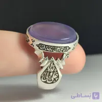 انگشتر نقره باسنگ عقیق سوسنی ذکر روی رکاب (ولایت امیرالمومنین) ذکر بغل رکاب (علی ولی الله) و (محمد نبی الله) کد 2334
