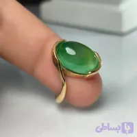 انگشتر عقیق سبز رکاب طلاروس – نماد آرامش، رشد، موفقیت و زیبایی بی‌نظیر کد 3771