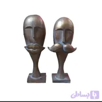 مجسمه مرد و زن ایستاده