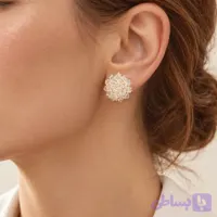 گوشواره میخی زنانه طرح گل کریستالی شفاف با پایه طلایی