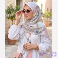 روسری نخ کاستوم طرح باربری سفید قواره بزرگ 140 سانتیمتر دور چرخ دوز