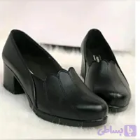 کفش طبی زنانه پاشنه دار مدل هلالی با رویه چرم صنعتی مشکی و زیره PVC