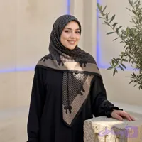 روسری نخی زنانه طرح پاپیون دار قهوه ای