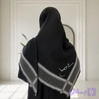 روسری سوپرنخ زنانه طرح امضاء رهبری رنگ مشکی حاشیه طرح گلبرگ طوسی