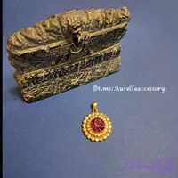 مدال و آویز گردنبند زنانه طرح سلطنتی با نگین یاقوتی درخشان (طرح طلا و رنگ ثابت)