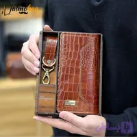ست کادویی چرم طبیعی مردانه شامل کیف پول کتی و جاکلیدی با باکس چوبی - آدینه استور