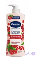 لوسیون بدن وازلین مدل Cranberry مناسب برای انواع پوست حجم 500 میلی لیتر آبرسان و روشن‌کننده پوست بدن با عصاره کرنبری و ویتامین C �