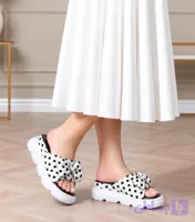 618-6صندل شیک طبی لژ 5 سانت زنانه زرپای