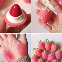 چارم رژ لب توت فرنگی آویز دار کیوت فانتزی پینترستی بوی پاستیلی توت فرنگی دست کلید دار صورتی بالم قرمز آویز کیف جاسویچی