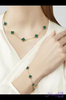 نیم ست ونکلیف سبز شامل گردنبند و دستبند کد SE10