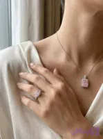نیم ست گردنبند و انگشتر زنانه نگین صورتی مستطیلی کد SE11