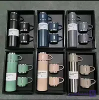 فلاسک مدل 3 کاپ گنجایش 0.5 لیتر به همراه لیوان مجموعه 3 عددی