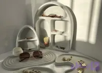 شلف کوچک مناسب اکسسوری و ارایش و نظم دهنده انگشتر و گردنبند
