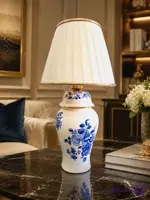 آباژور رومیزی سرامیکی گل آبی | دست‌ساز با نقوش گل و لعاب براق