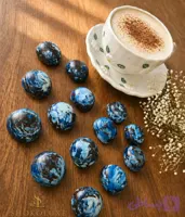 شکلات پوسته‌ای طرح کهکشان با مغز کارامل و فندق