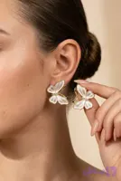 گوشواره پروانه سفید - دیواین استایل