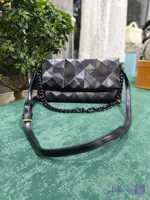 کیف زنانه جنس ایتالیایی با طراحی هندسی برجسته