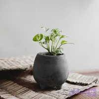 گلدان پایه دار