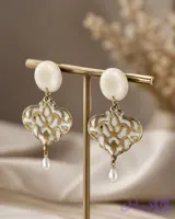 گوشواره سفید طرح سنتی مروارید دار