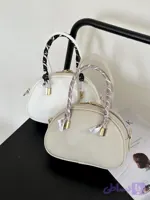 کیف پاسپورتی دخترانه و زنانه جنس چرم صنعتی دیبا