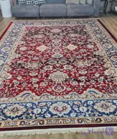 فرشینه طرح کلاسیک رنگ قرمز لاکی و حاشیه سرمه‌ای کد U 579