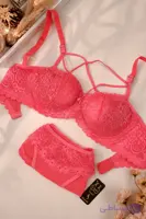 اگر میخوای هم شیک باشی هم راحت  ست گلبهی  لیسا  هاردنس دار  و حتما  تو کمدت  شارژ کن 😍  قلاب استیل ضد حساسیت  ترکیب نخ و گیپور زیبایشو دو چندان کرده کاپ  بسیار خوش فرمی داره  شورت کاربردی  فاق شورت دولایه  ضد حساسیت سایز :  ۷۰/۸۹/۸۵/۹۰