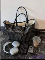 توت‌بگ Goyard