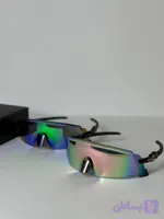 عینک ورزشی Oakley با شیشه رنگی