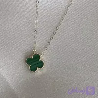 گردنبند متصل طلای 18 عیار طرح گل ونکلیف با سنگ سبز(مالاکید)