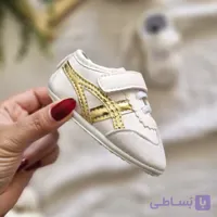 پاپوش سامبا نوزادی اسپرت طرح اسیکس وارداتی سفید طلایی