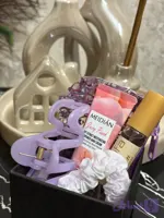 پک بنفش ۵ تکه کاربردی دخترانه شامل عطر و کیف مینی