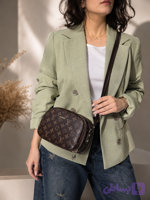کیف پاسپورتی زنانه Louis Vuitton (لویی ویتون) مدل پاسپورتی بزرگ با طراحی لوکس و مینیمال