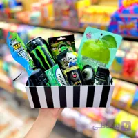 باکس هدیه خوراکی سبز پسرانه دارای پاستیل خارجی و نوشیدنی کد C214