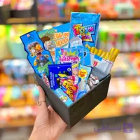 باکس هدیه خوراکی پسرانه مشکی آبی دارای پاستیل و خودکار خوراکی کد C226