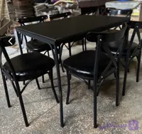 میز نهار خوری لهستانی 4 نفره مشکی چرم صفحه طرح سنگ(میز ۸۰ در ۸۰)