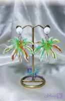 گوشواره طرح برگ استوايي