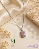 گردنبند نگین صورتی مستطیلی مدل کلاسیک