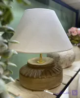 آباژور رومیزی میله دار سفالی پتینه طرح چوب با شید پارچه کد 144