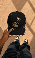کلاه کپ مشکی طرح chanel با گلدوزی طلایی