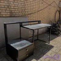 میز تحریر کشودار و طبقه مانیتور