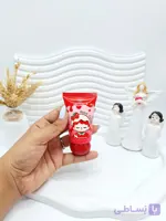 کرم دست دختر توت فرنگی کد ۷۴۳۷