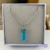 گردنبند کریستال فیروزه‌ای روشن