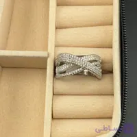 انگشتر مجلسی طرح ضربدری نگین‌دار