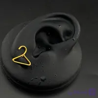 پیرسینگ گوش طرح اویز لباس
