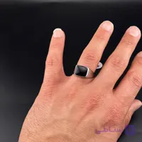 انگشتر مردانه سنگ اونیکس زاویه‌دار مدرن