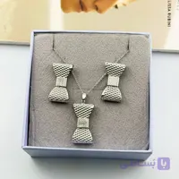 نیم ست گردنبند و گوشواره پاپیونی نقره‌ای نگین‌دار ژوپینگ